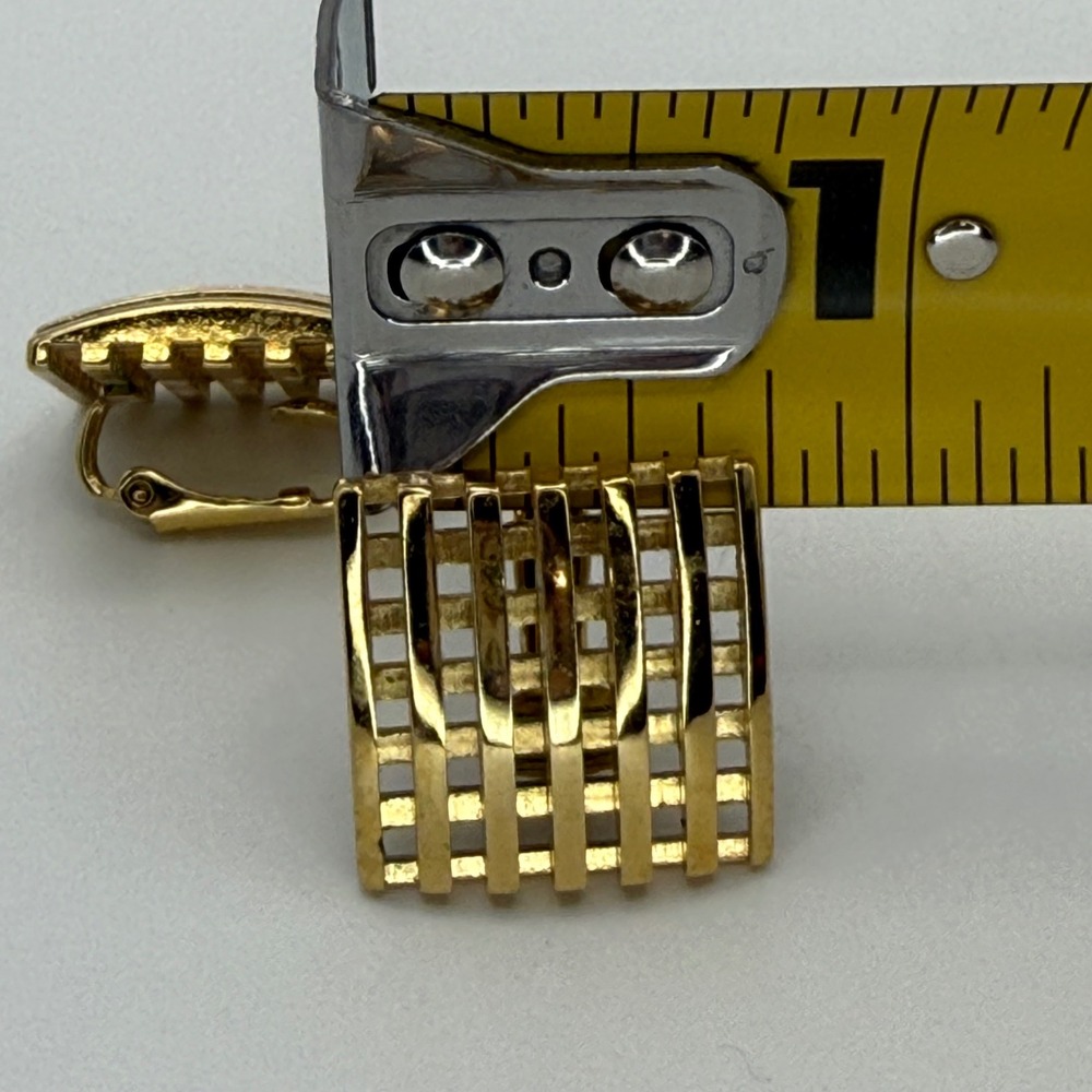 Vintage Avon Gold Waffle Earrings - Picture 5 of 5